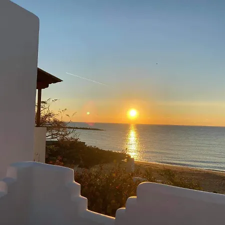Skyros Beachfront Haven-A Breath Away To The Beach Han/Misafirhane *