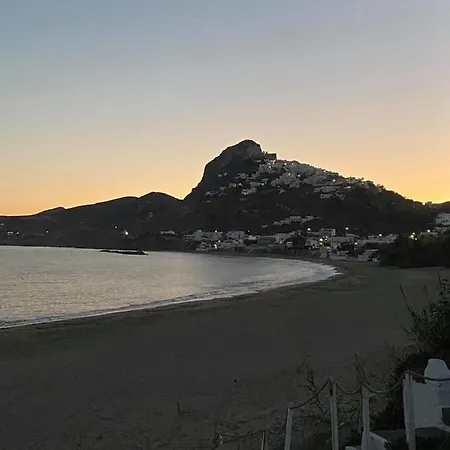 Skyros Beachfront Haven-A Breath Away To The Beach Han/Misafirhane *