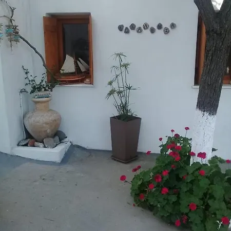 Skyros Beachfront Haven-A Breath Away To The Beach Han/Misafirhane *